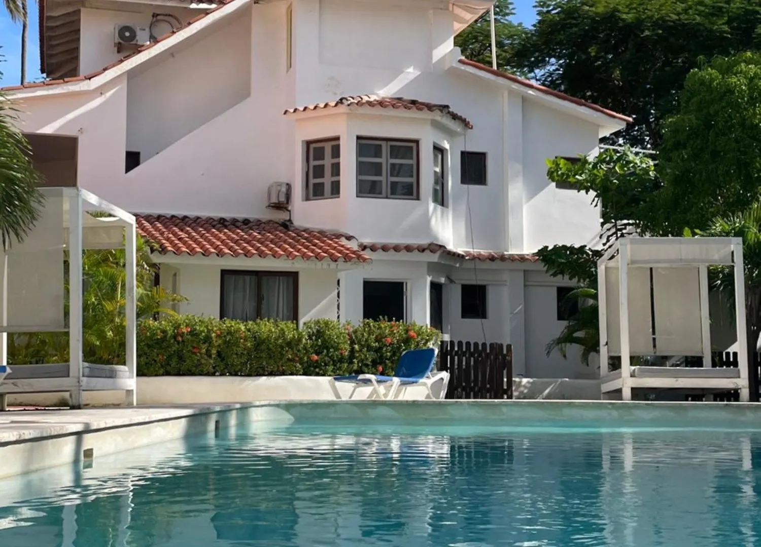 Refugio Costa Amare Pool Residence Los Corales location